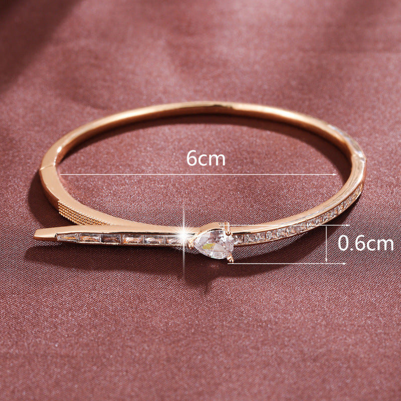 Simple Style Women’s Copper Bangle With Electroplated Gold Plating And Zircon Inlay