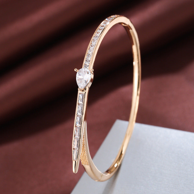 Simple Style Women’s Copper Bangle With Electroplated Gold Plating And Zircon Inlay
