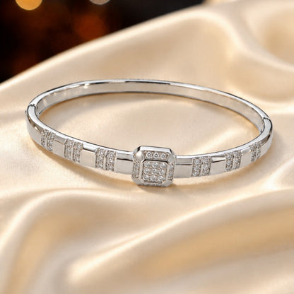 Retro Geometric Copper Bangle With Zircon Inlay Featuring Electroplated Gold Plating
