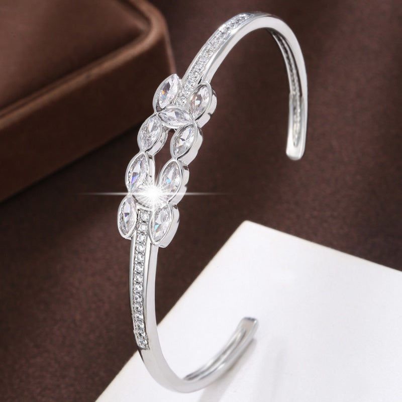 Simple Style Women’s Copper Bangle With Zircon Inlay, Electroplated Gold Plating