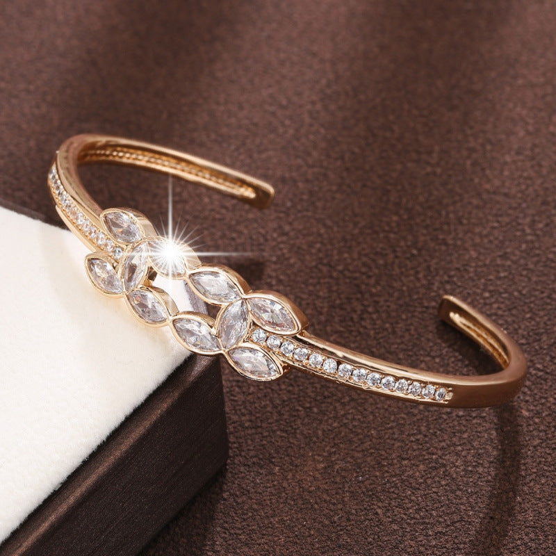 Simple Style Women’s Copper Bangle With Zircon Inlay, Electroplated Gold Plating