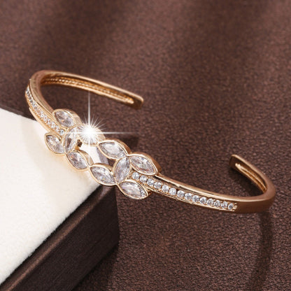 Simple Style Women’s Copper Bangle With Zircon Inlay, Electroplated Gold Plating