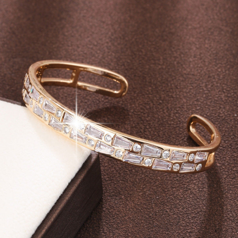 Simple Style Copper Bangle With Electroplated Gold Plating And Zircon Inlay Gem Design
