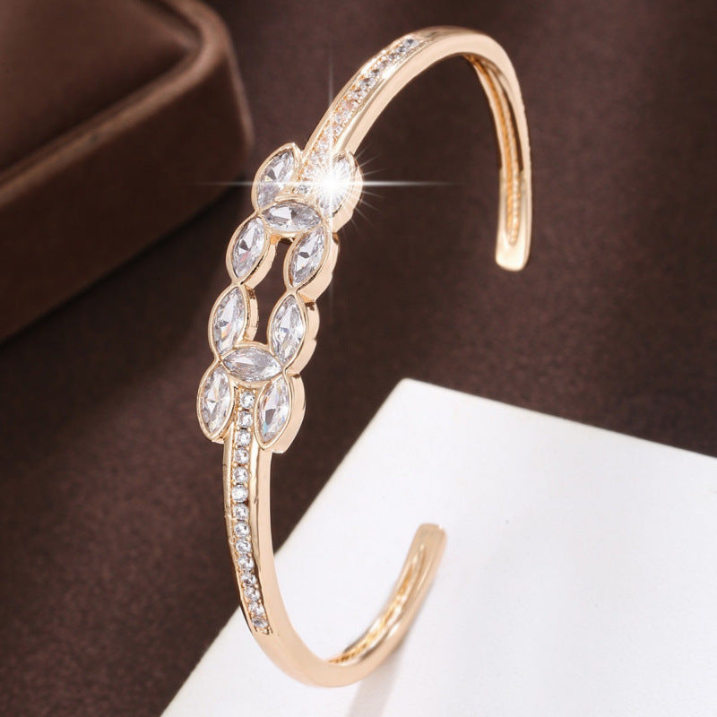 Simple Style Women’s Copper Bangle With Zircon Inlay, Electroplated Gold Plating
