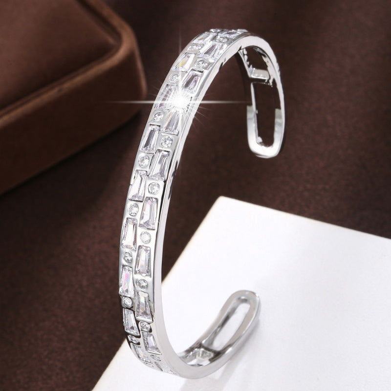 Simple Style Copper Bangle With Electroplated Gold Plating And Zircon Inlay Gem Design