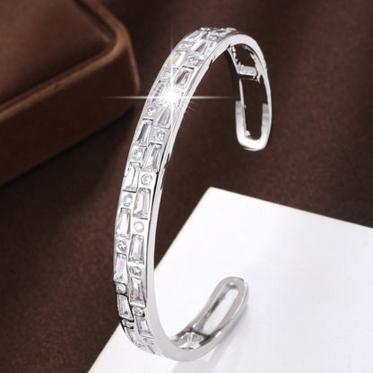 Simple Style Copper Bangle With Electroplated Gold Plating And Zircon Inlay Gem Design
