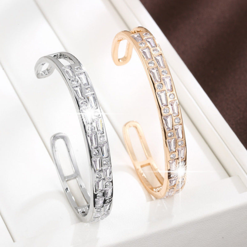 Simple Style Copper Bangle With Electroplated Gold Plating And Zircon Inlay Gem Design