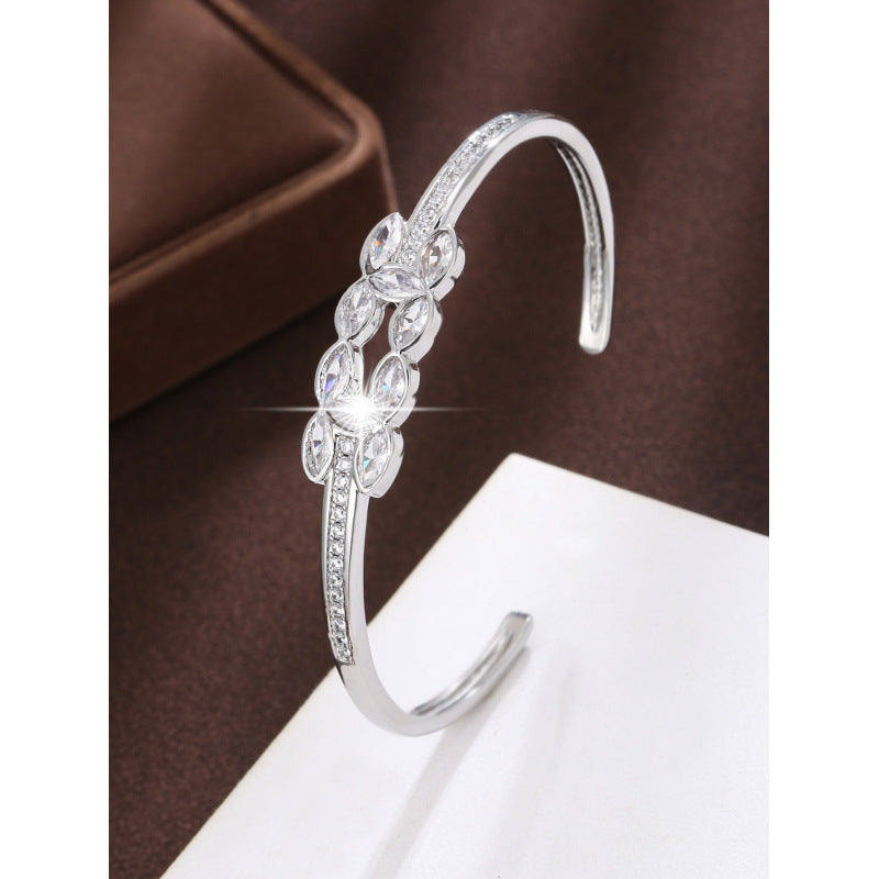 Simple Style Women’s Copper Bangle With Zircon Inlay, Electroplated Gold Plating