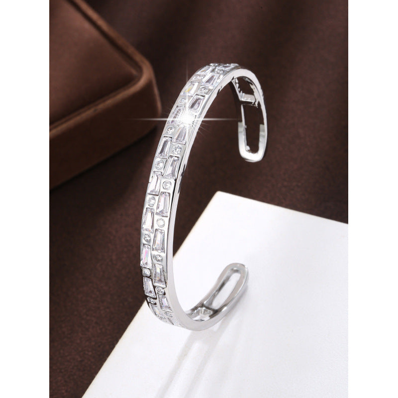 Simple Style Copper Bangle With Electroplated Gold Plating And Zircon Inlay Gem Design