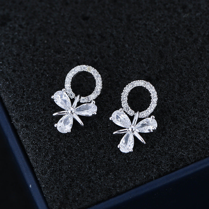 Simple Style Flowers Stud Earrings In Copper With Electroplated Finish, Available In White