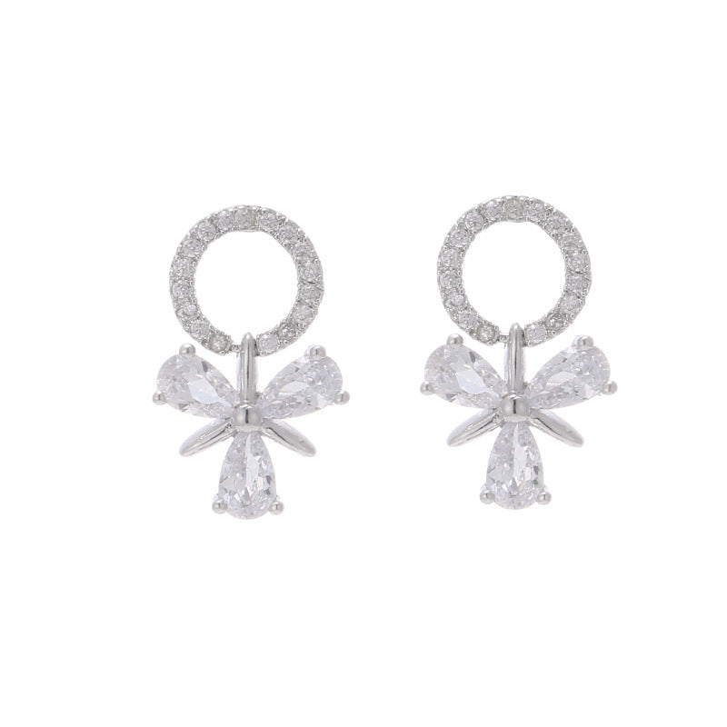 Simple Style Flowers Stud Earrings In Copper With Electroplated Finish, Available In White