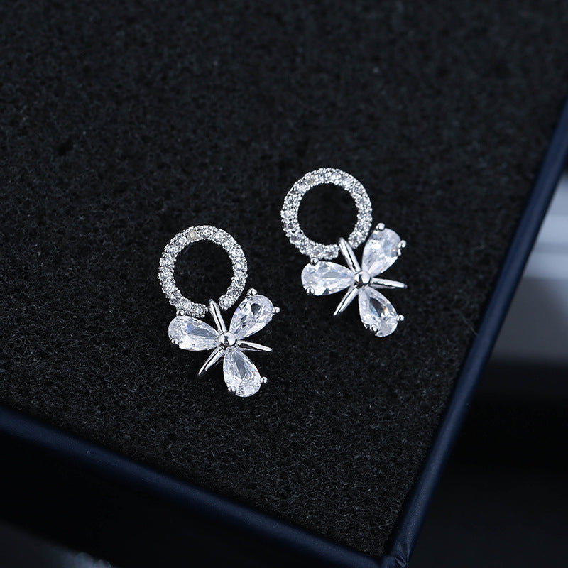 Simple Style Flowers Stud Earrings In Copper With Electroplated Finish, Available In White
