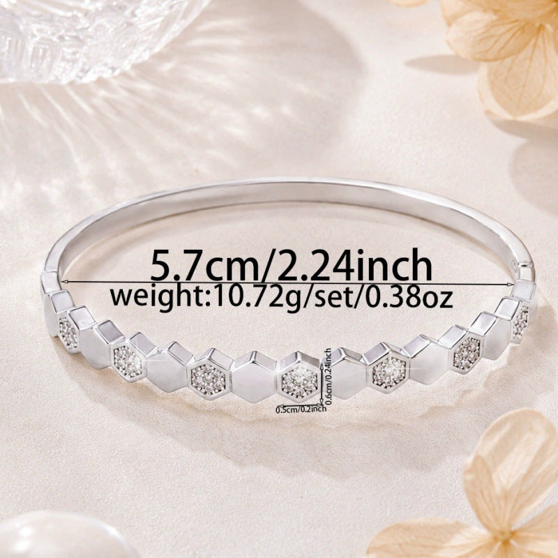 Elegant Honeycomb Bangle In Electroplated Copper Featuring A Stylish Gold Plating Process