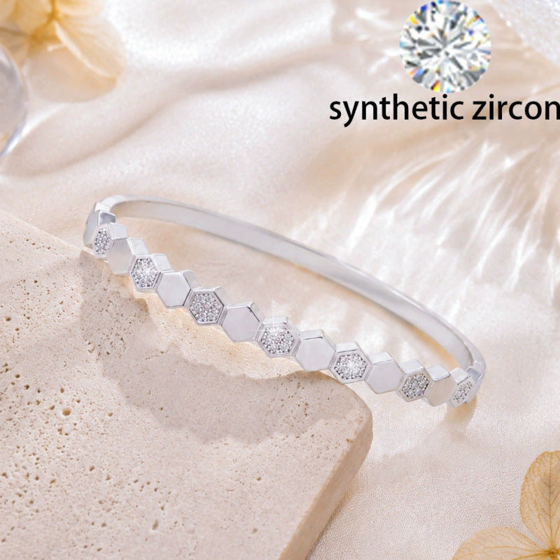 Elegant Honeycomb Bangle In Electroplated Copper Featuring A Stylish Gold Plating Process