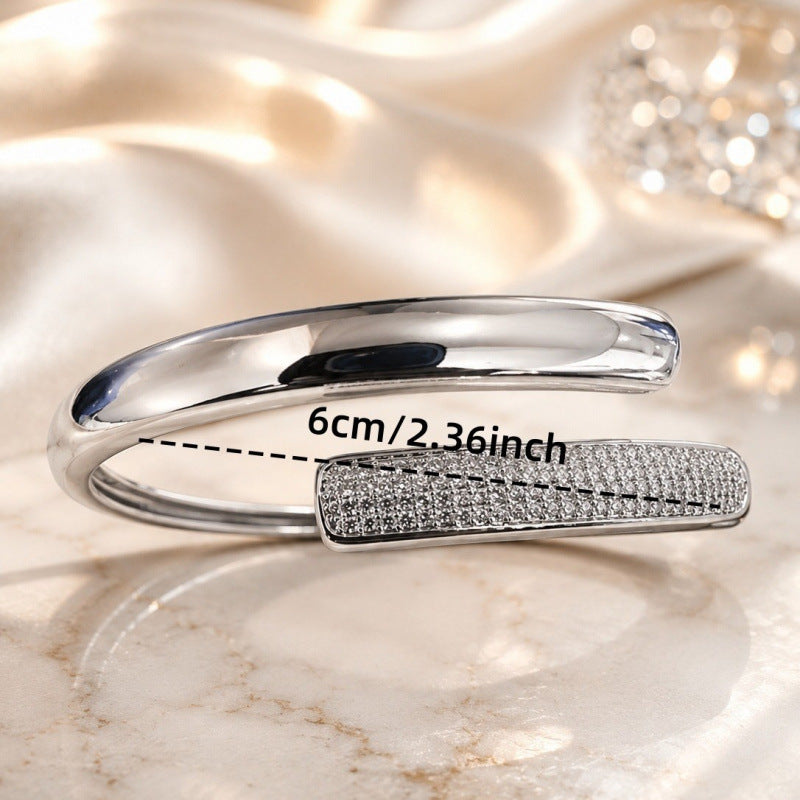 Asymmetrical Copper Bangle In Gold Featuring Simple Style, Perfect For Daily Wear