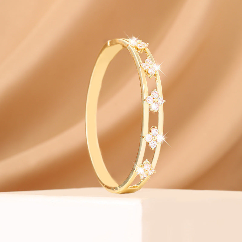 Lucky Heart Bangle For Women In Electroplated Copper With Zircon Inlay