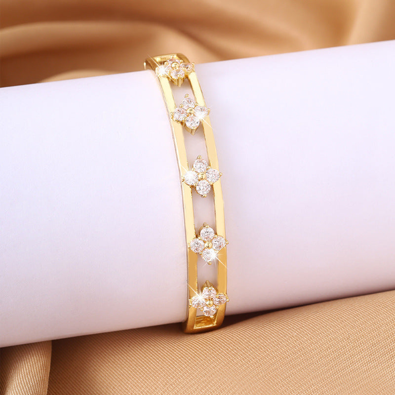 Lucky Heart Bangle For Women In Electroplated Copper With Zircon Inlay
