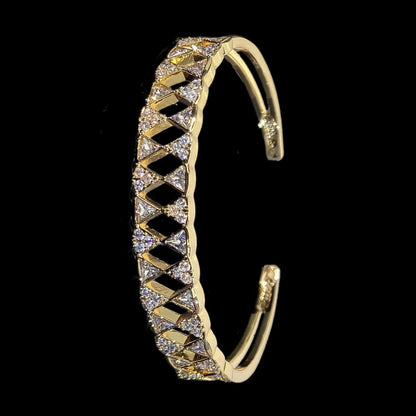 Elegant Flowers Inlay Bangle For Women, Copper Material With Zircon Inlay, Electroplated Gold Plating