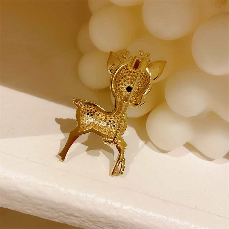 Deer Pin Made Of Copper With Zircon Inlay, Electroplated Finish, Perfect For Christmas
