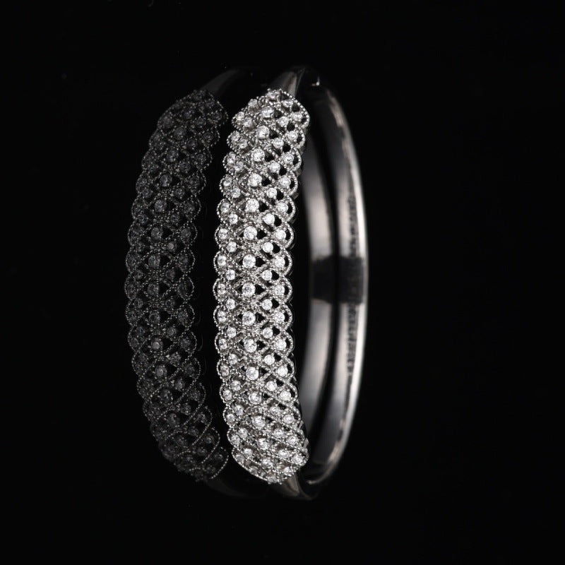 Retro Style Women’s Grid Pattern Inlay Bangle Featuring Zircon With Electroplated Copper Finish