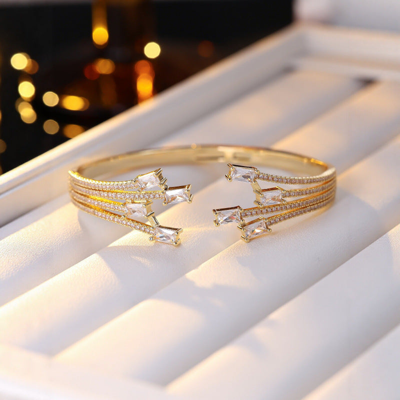 Luxurious Copper Bangle For Women Featuring Zircon Inlay With Elegant Lines Pattern