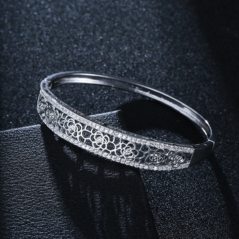 Retro Style Copper Bangle For Women With Flowers Inlay Featuring Zirconia Accents