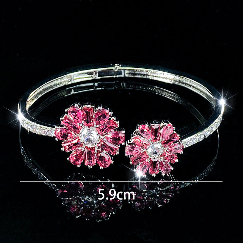 Elegant Flowers Inlay Bangle For Women, Copper Material With Zircon Inlay And Electroplated Gold Plating