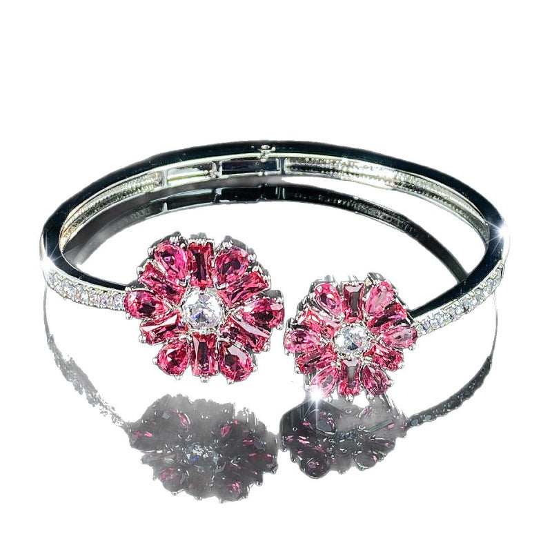 Elegant Flowers Inlay Bangle For Women, Copper Material With Zircon Inlay And Electroplated Gold Plating