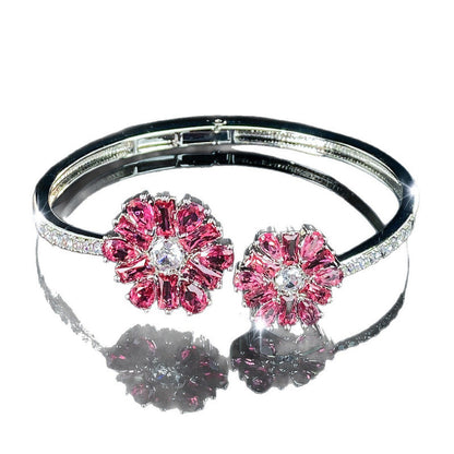 Elegant Flowers Inlay Bangle For Women, Copper Material With Zircon Inlay And Electroplated Gold Plating