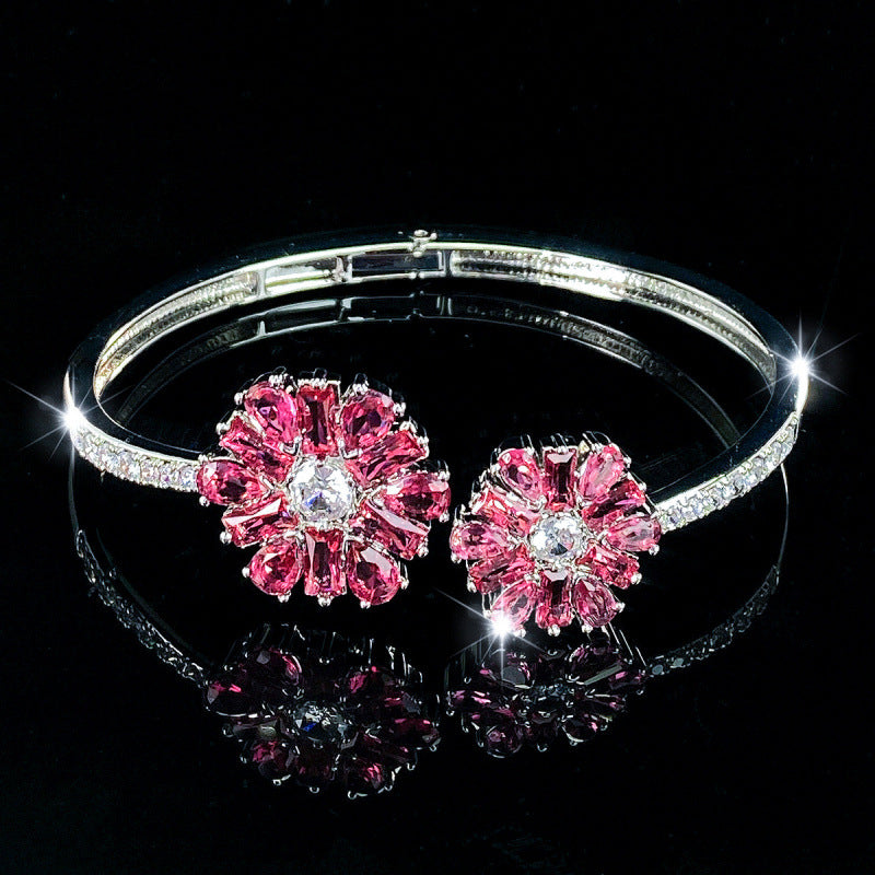Elegant Flowers Inlay Bangle For Women, Copper Material With Zircon Inlay And Electroplated Gold Plating