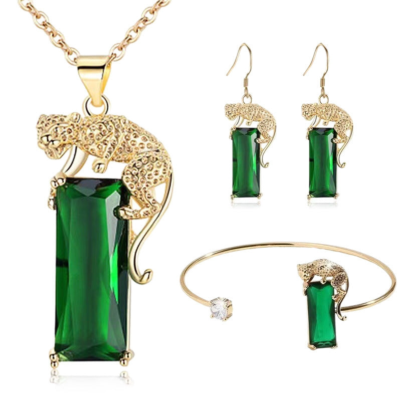 Women’s Cheetah Print Pendant Necklace With Golden Plated Copper And Artificial Crystal Inlay On Cable Chain