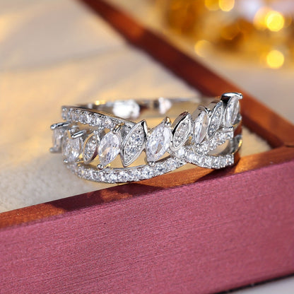 Elegant Horse Eye Ring For Women, Copper With Electroplated Gold Plating And Rhinestone Inlay