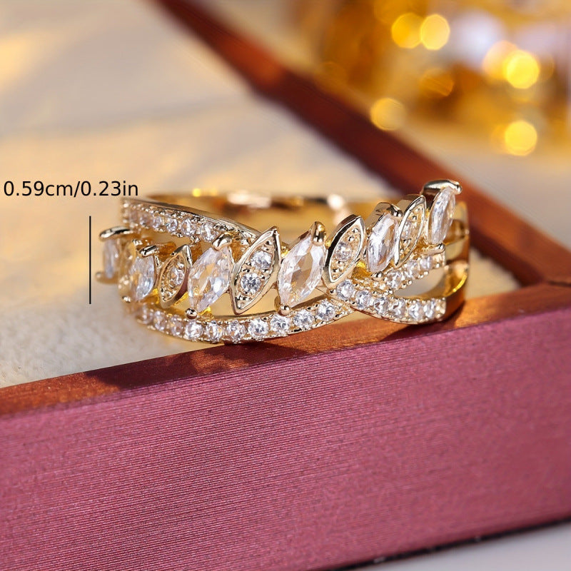 Elegant Horse Eye Ring For Women, Copper With Electroplated Gold Plating And Rhinestone Inlay