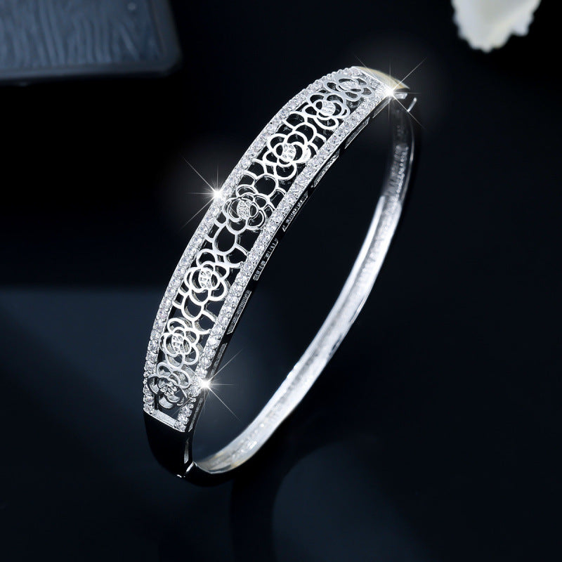 Retro Style Copper Bangle For Women With Flowers Inlay Featuring Zirconia Accents