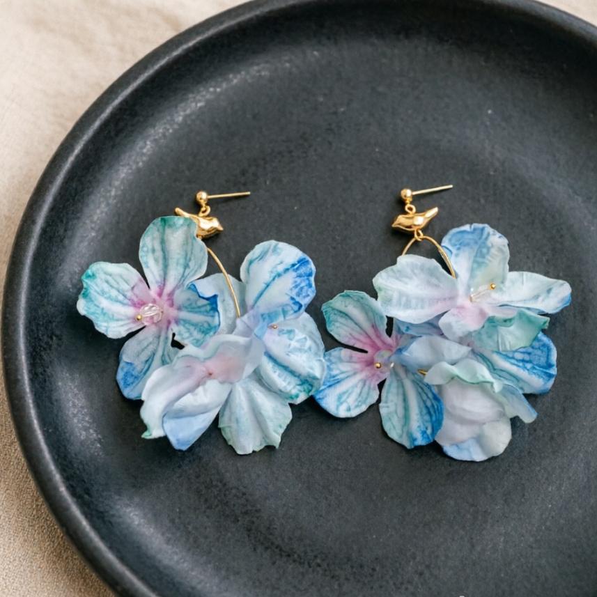 Handmade Marine Style Flowers Hoop Earrings For Women With KC Golden Plated Metal And 0.03µm Thickness