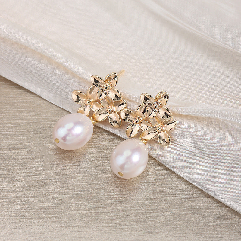 Simple Style Freshwater Pearl Earrings For Women Featuring Natural White 9-10mm Rice-Shaped Pearls