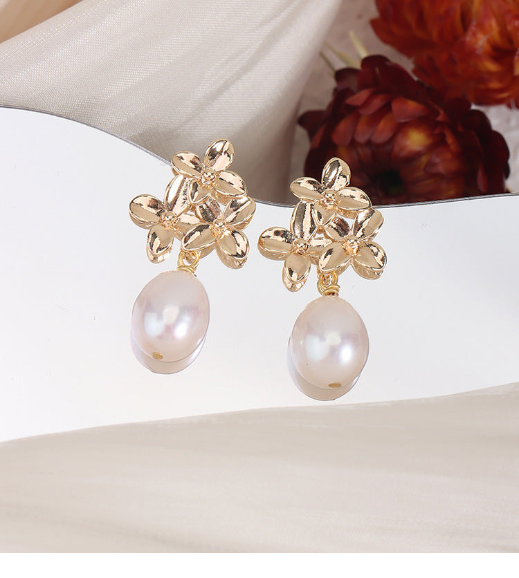 Simple Style Freshwater Pearl Earrings For Women Featuring Natural White 9-10mm Rice-Shaped Pearls