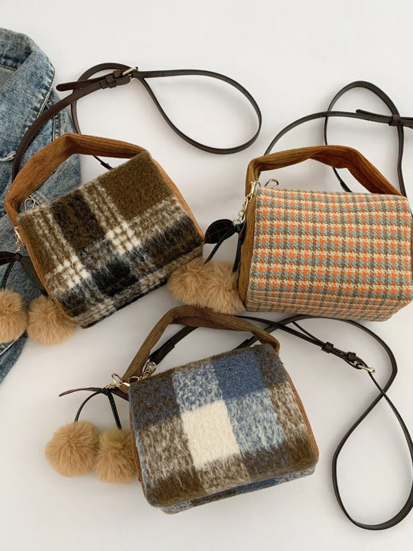 Women’s Houndstooth Woolen Pillow Shape Bag With Sewing Thread Detail And Single Shoulder Strap