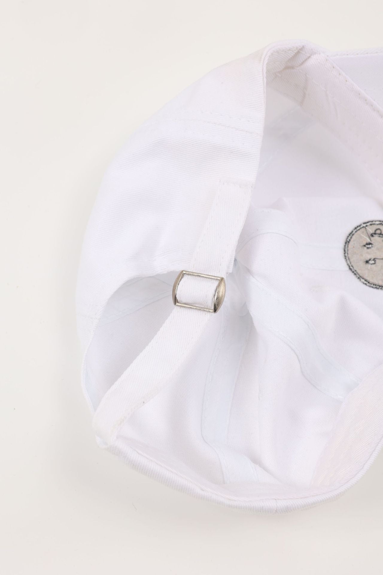 Retro Women’s Breathable Baseball Cap With Curved Brim Featuring Embroidered Smiley Face Design In Cotton