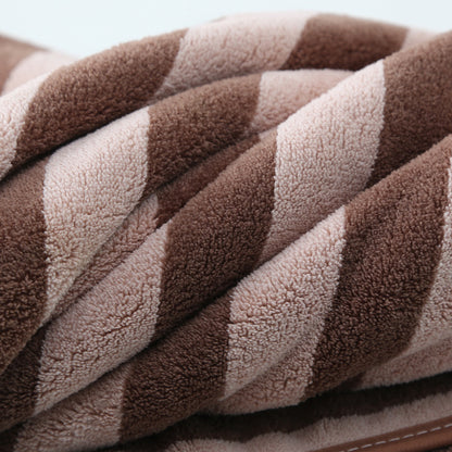 Soft And Absorbent Towels For Home Use, Ideal For Bath And Beach