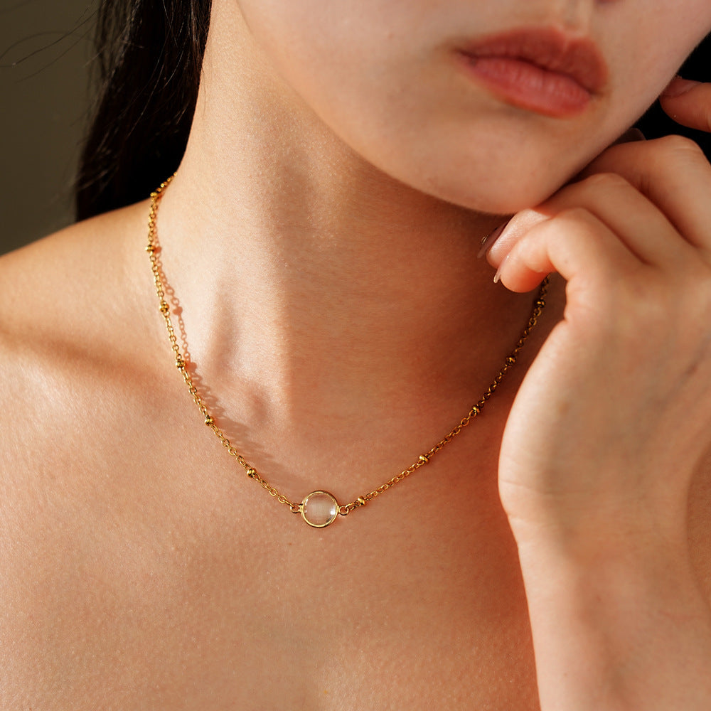 Retro Round Gold Necklace For Women With Copper Pendant And Diamond Inlay