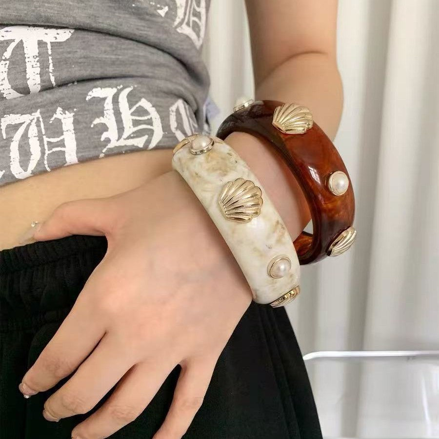 Round Bangle In Mixed Materials With Resin Inlay, Simple Style, Available In Beige