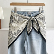 Luxurious Paisley Pattern - White