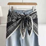 Vibrant Paisley Pattern - Black