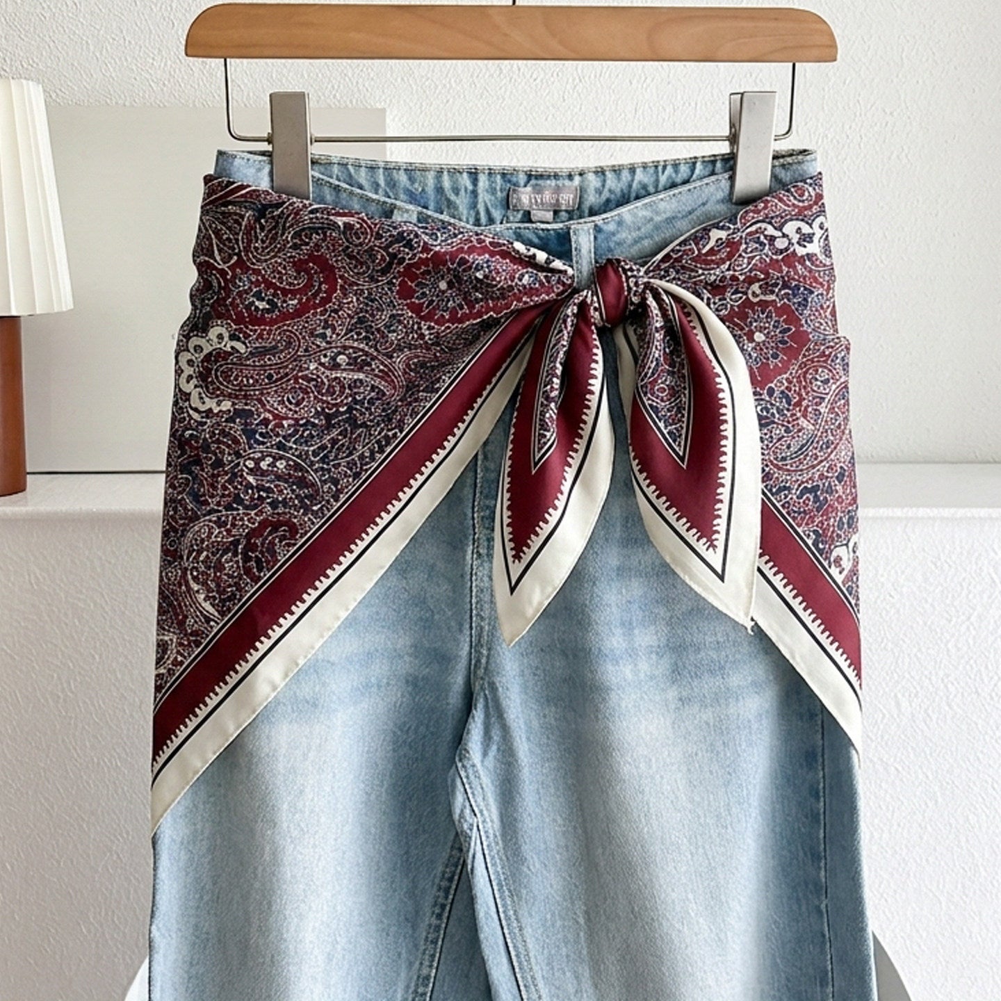 Stripe Triangle Scarf For Women In Ethnic Style, Made Of Polyester, White Color, Perfect For Autumn