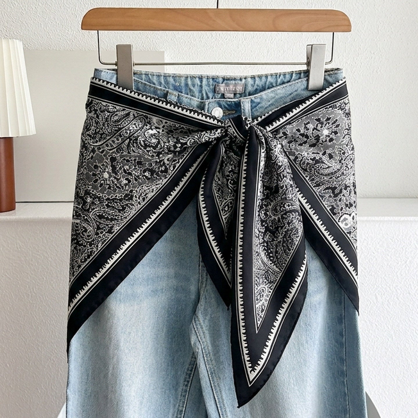 Stripe Triangle Scarf For Women In Ethnic Style, Made Of Polyester, White Color, Perfect For Autumn