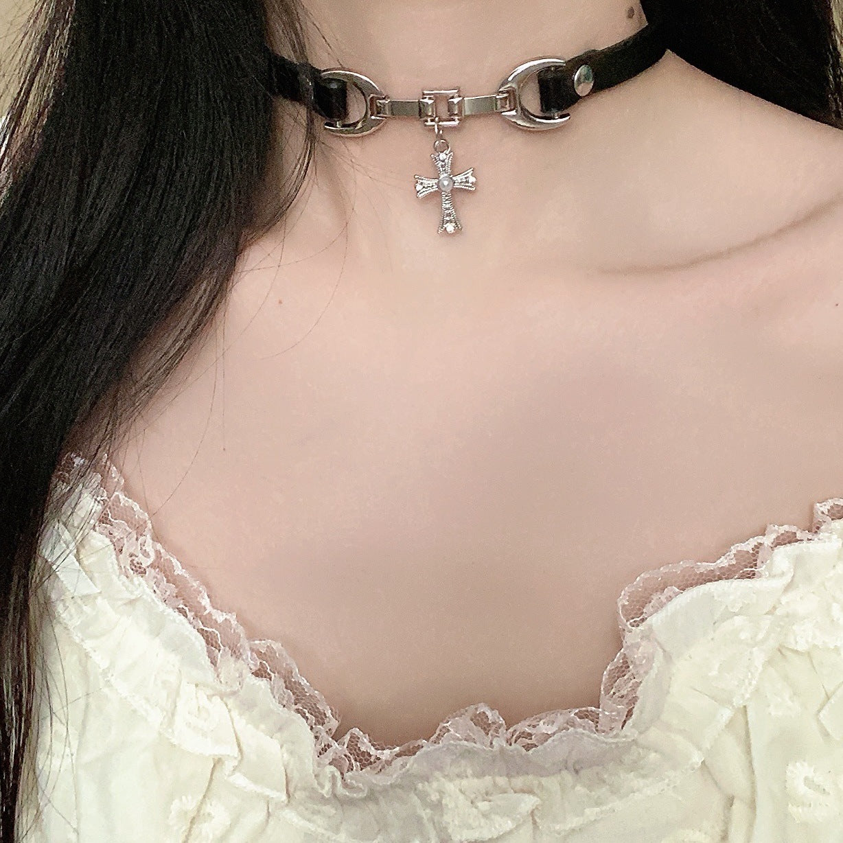 Sweet Butterfly Choker Necklace For Women With PU Leather Rope Chain, Electroplated Finish, And Alloy Pendant