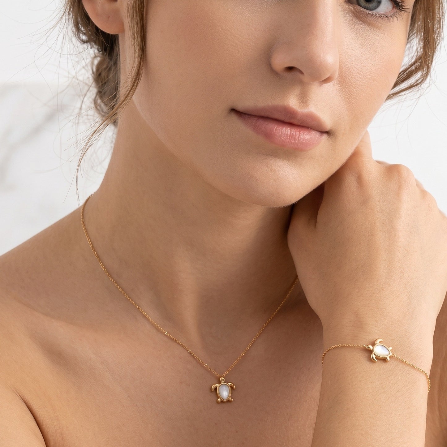 Sweet Tortoise Pendant Necklace For Women In Real Gold Plated Titanium Steel With Shell Pendant