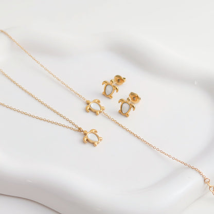 Sweet Tortoise Pendant Necklace For Women In Real Gold Plated Titanium Steel With Shell Pendant