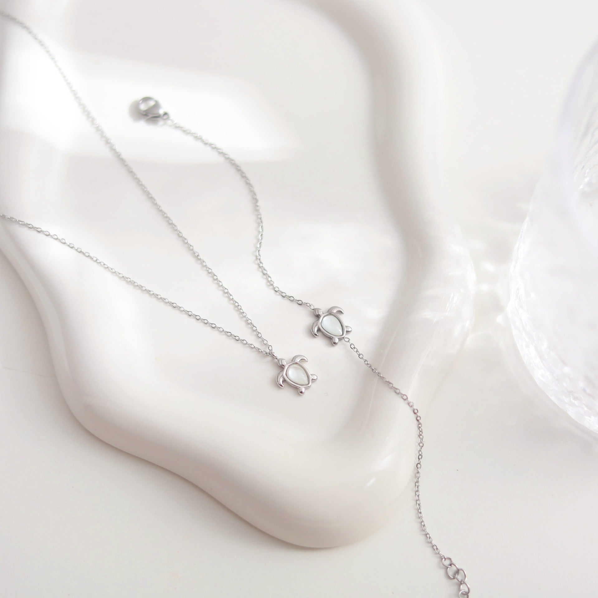 Sweet Tortoise Pendant Necklace For Women In Real Gold Plated Titanium Steel With Shell Pendant